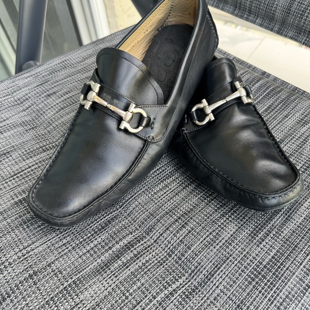 🍞Salvatore Ferragamo Black Leather Slip-Ons with Silver Accent